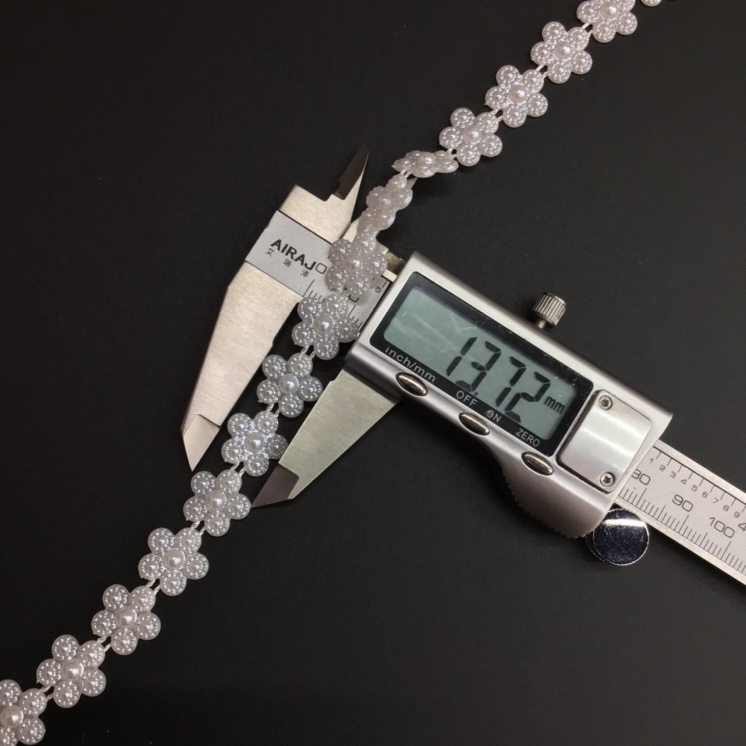 Wholesale of 14mmABS plum blossom bead handcrafted DIY headwear, wedding dress, skirt and garment accessories, handicrafts and accessories Application Scenario