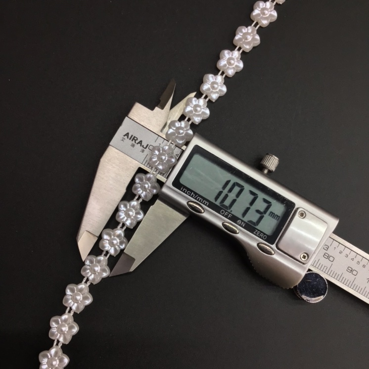 11mmABS small peach blossom bead bead handmade DIY headwear, wedding dress, skirt, clothing accessories, handicraft accessories wholesale Application Scenario