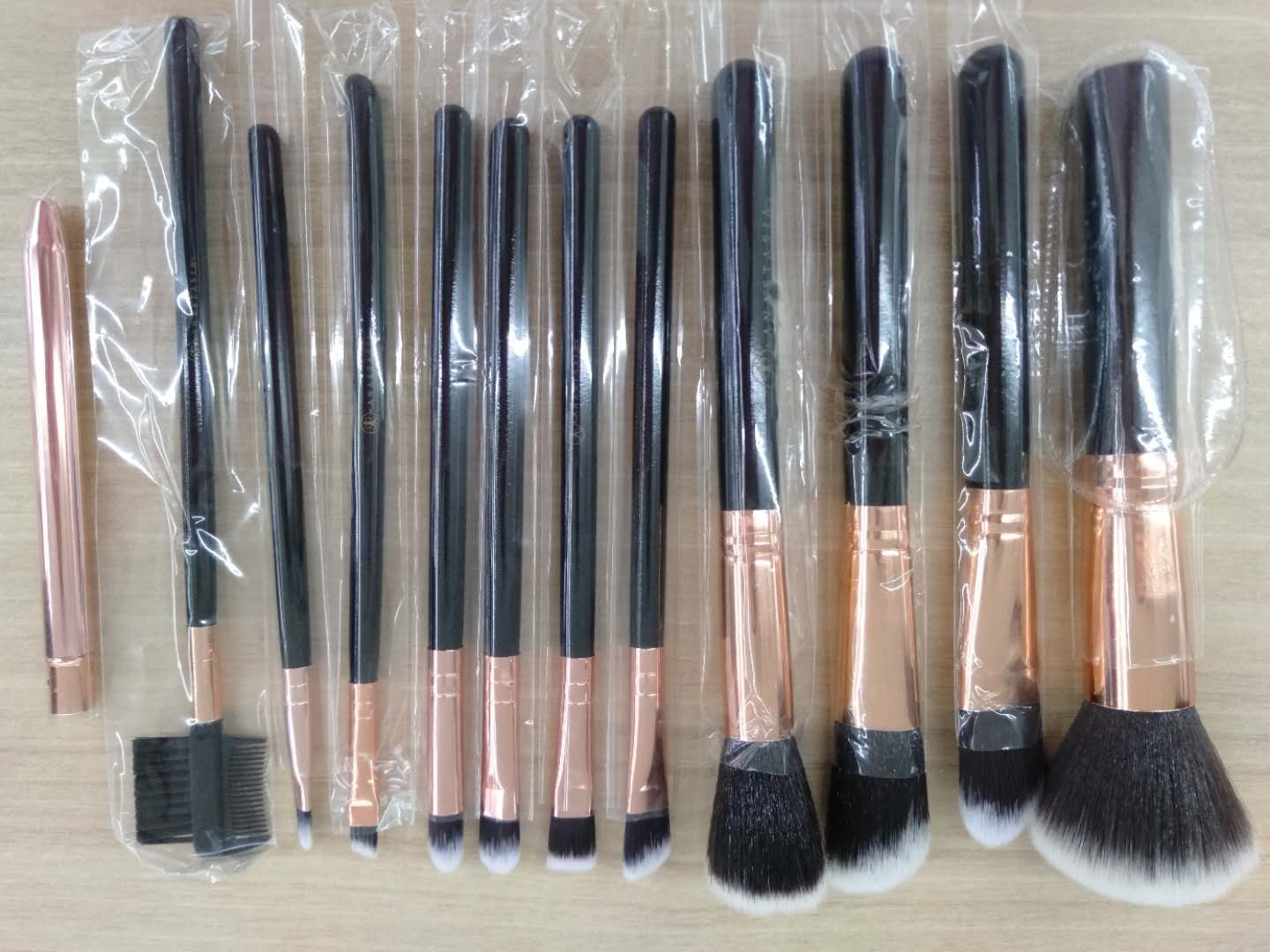 12 sets of makeup brushes, blush brushes, and eyeshadow brushes thumbnail