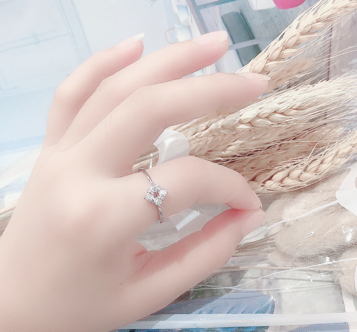 Four-leaf clover ring, simple, fashionable and elegant for women, index finger ring, best friend ring, adjustable opening, Xinmingyang Application Scenario