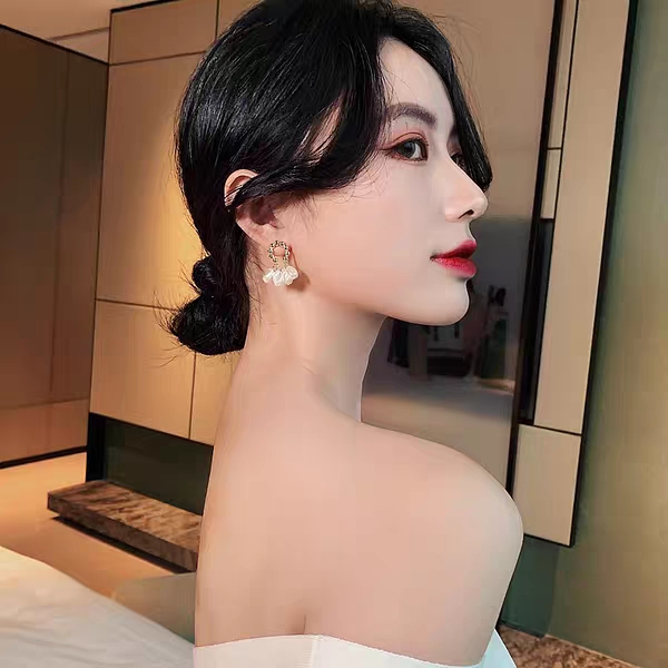 新款耳坠2020潮女气质高级感小众巴洛克珍珠耳环韩国耳饰品耳钉白底实物图