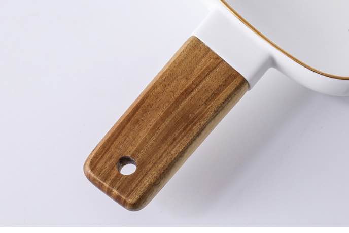 A modern and fashionable Nordic-style wooden handle with golden edges, ceramic round hand-grabbed soup plate and pizza plate detail image 3