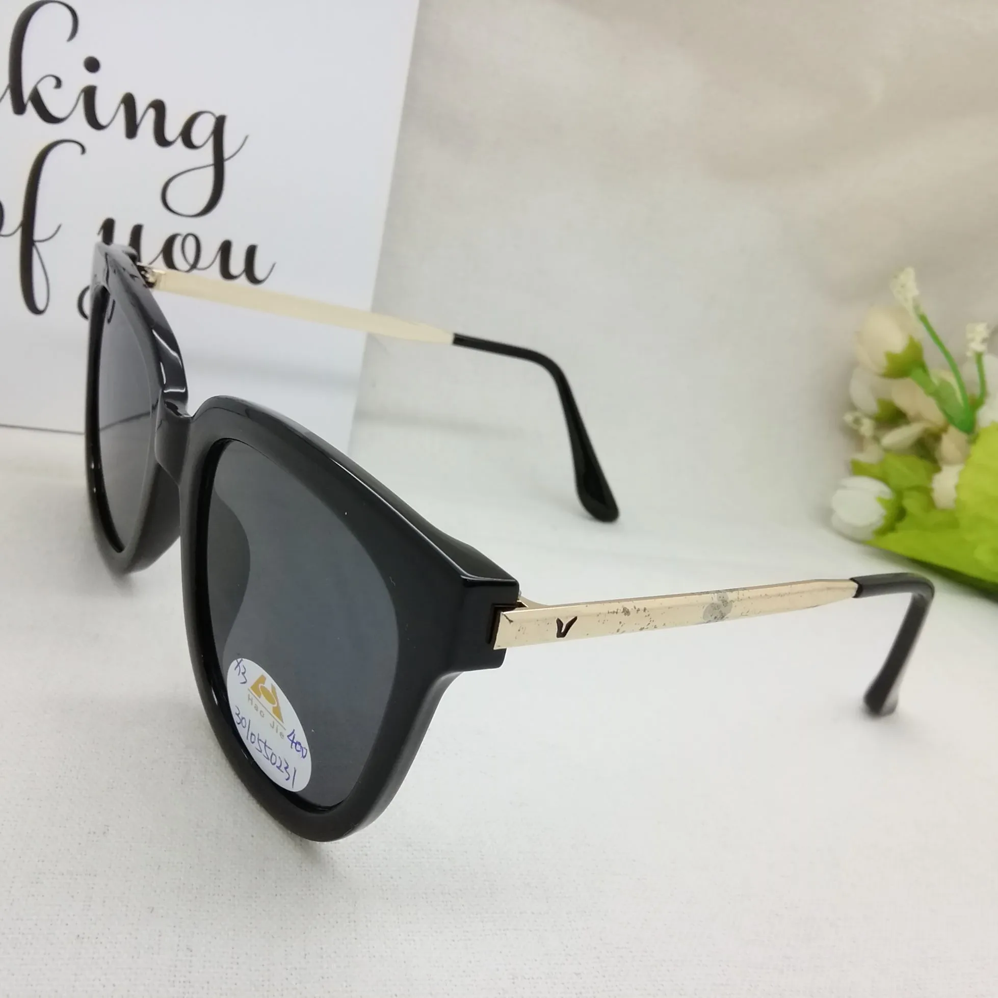 Yiwu Good Goods 301- Fashionable Women's Sunglasses with Large frames, a small trend to Show Off your face detail image 1