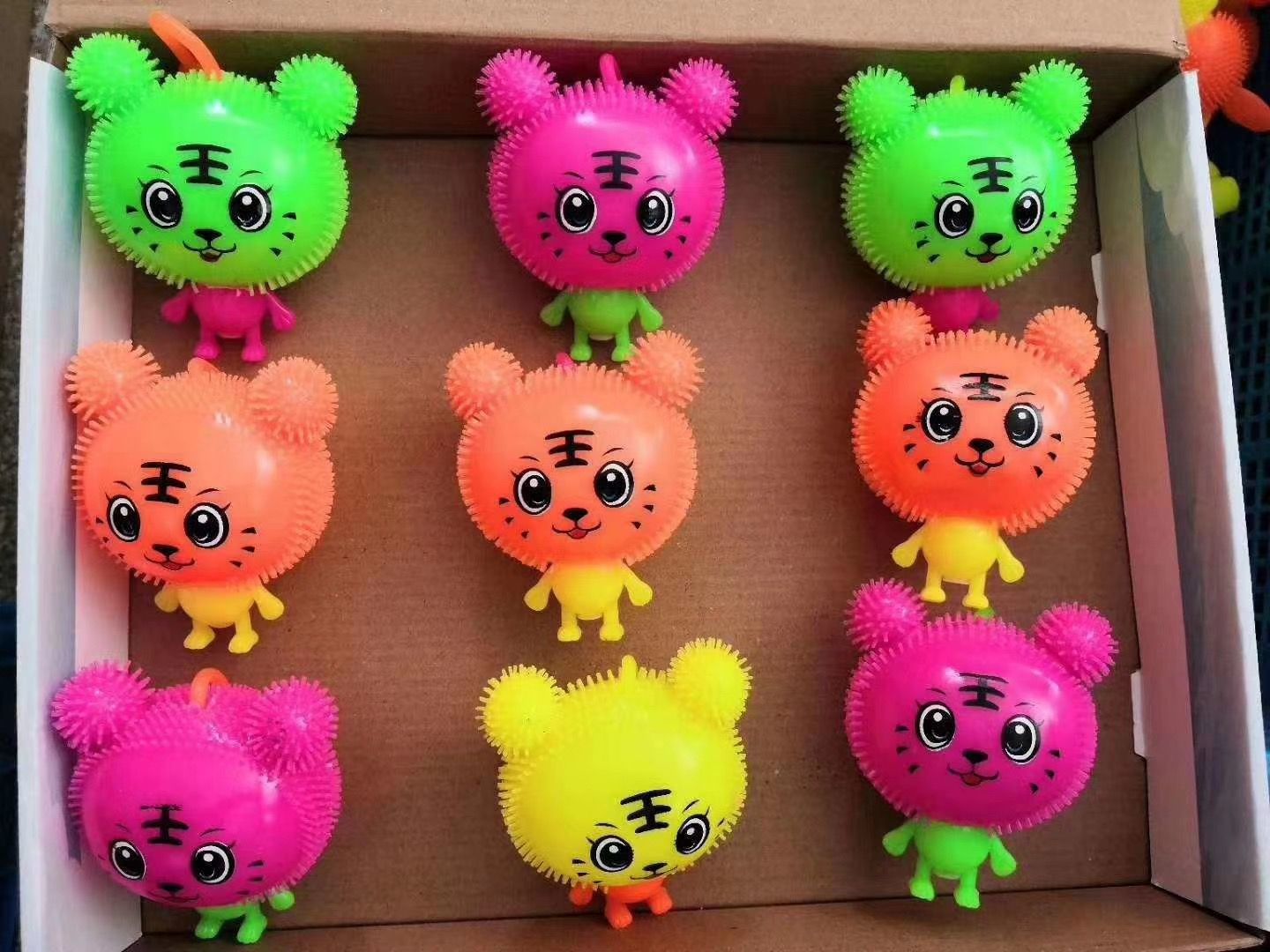 天润闪光大头兔/闪光发泄熊头/闪光带哨虎TR-10067