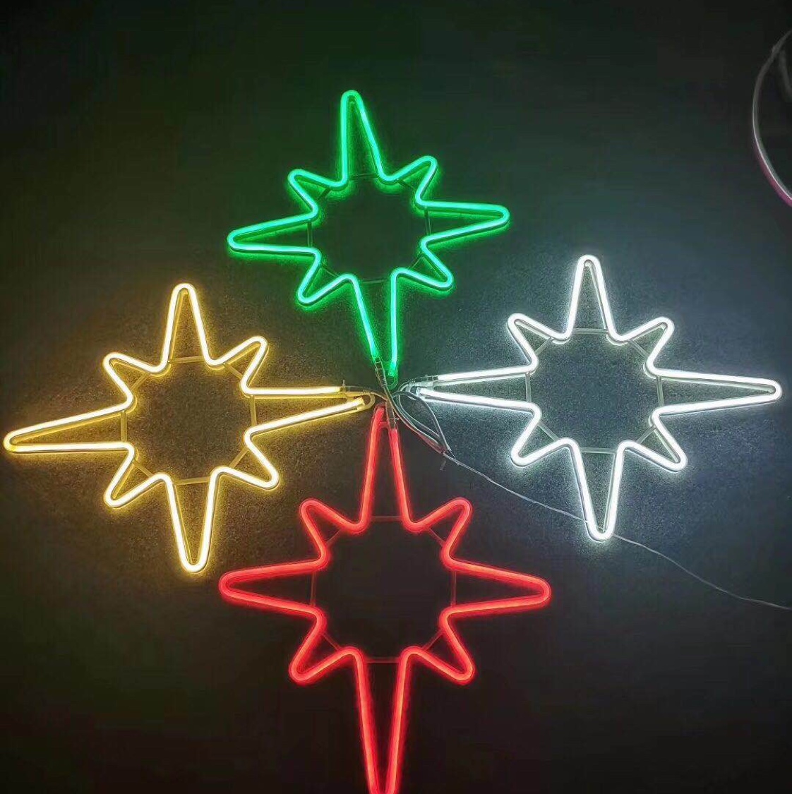 The plastic lighting fixtures for all people are in the shape of Arctic stars and are wrapped with light strips