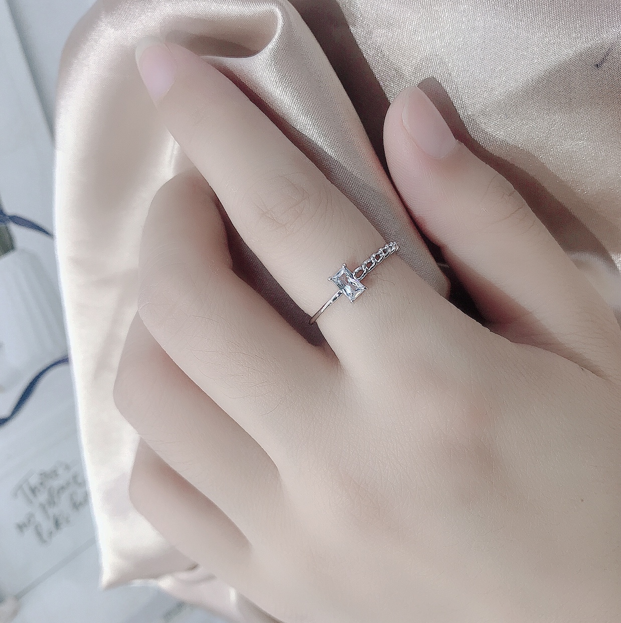 A single zircon ring of the same style as the Internet celebrity, with adjustable opening for women, Xinmingyang Specification image