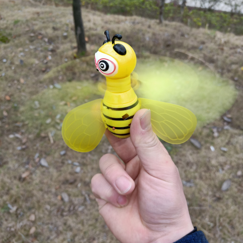 The new best-selling children's toy, the "Little Bee Sensing Aircraft", is a suspended charging "Little Flying Fairy" remote control helicopter detail image 5