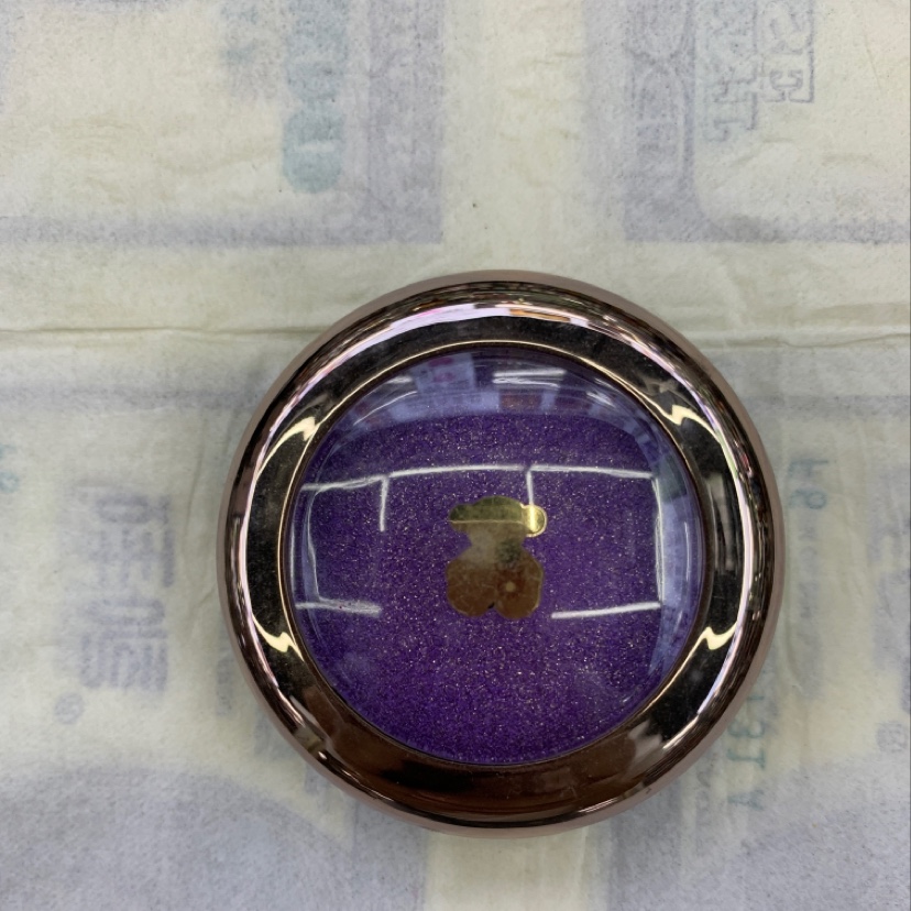 A bright diamond eyeshadow to the bottom thumbnail