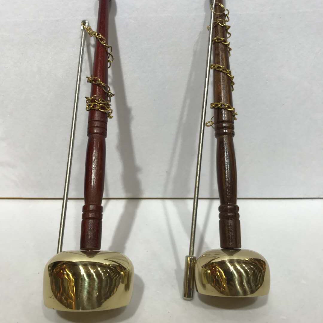 The wooden handle brings joy