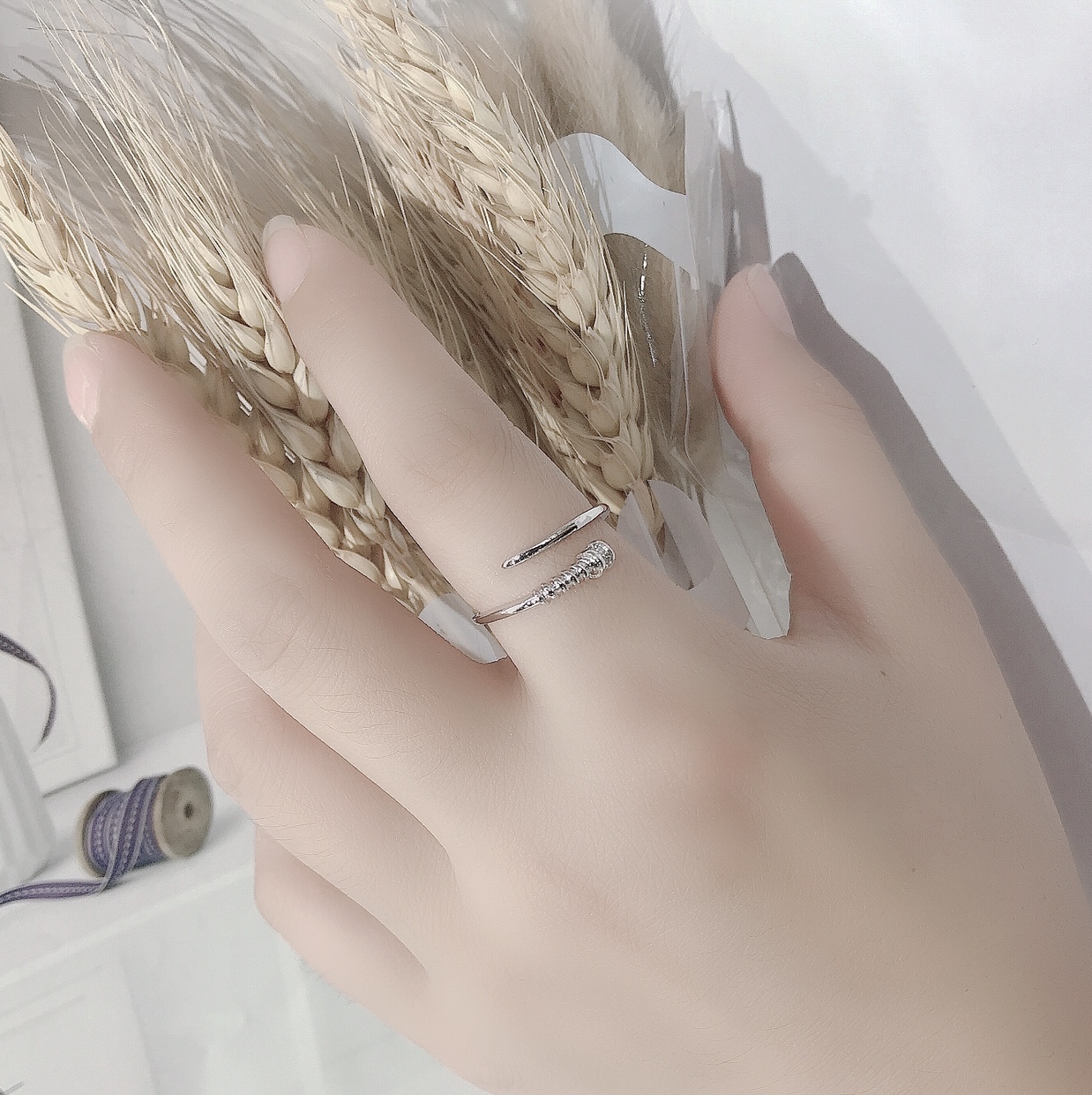 Open nail ring for women, Instagram-trendy white gold light luxury personality, the same style as Japanese and Korean rings worn by Internet celebrities and stars Application Scenario