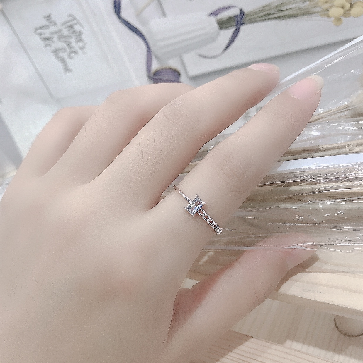 A single zircon ring of the same style as the Internet celebrity, with adjustable opening for women, Xinmingyang details Picture