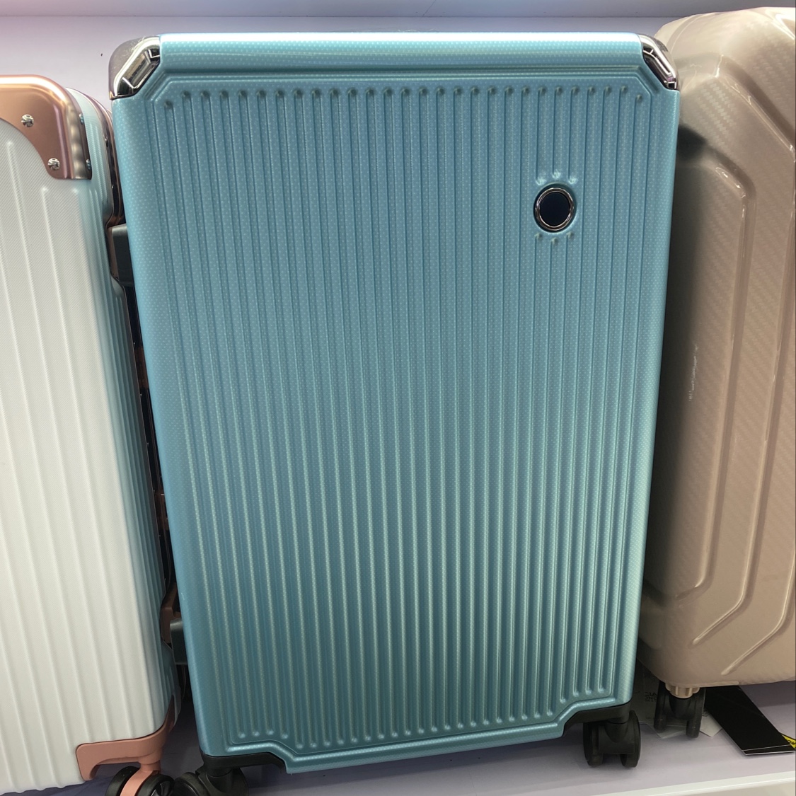 铝框宝蓝色pvc材质24寸旅行拉杆箱图