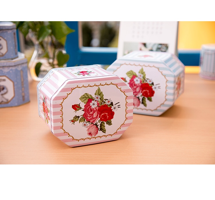 A set of three small and medium-sized tinned star anise boxes of candy boxes, chocolate boxes, gift boxes, sundry storage boxes