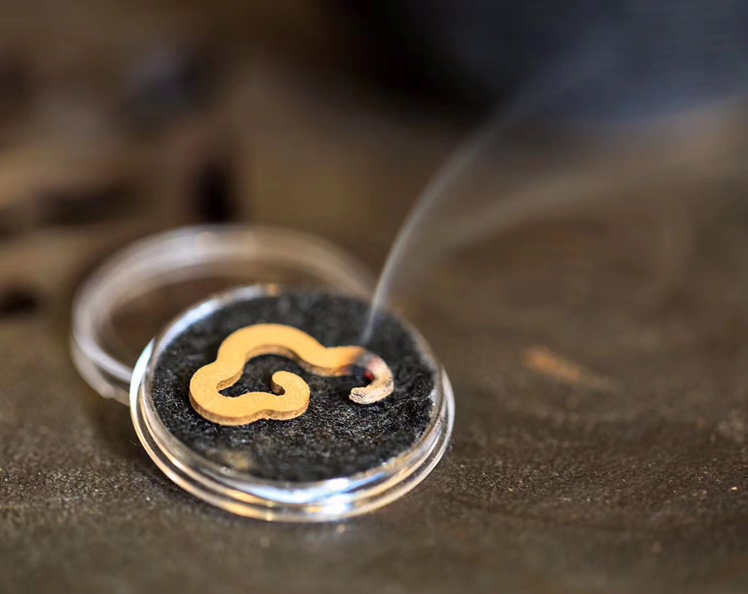 【 Strongly Recommended 】🎉🎉🎉 Hainan AGAR tianxiang non-sticky Powder Xiangyun Small Plate Incense, each can contains 12 small plates. The flavor is truly rich and mellow, with a strong sweet and cool taste, a far-reaching fragrance, and strong penetration. Every single one Item Picture