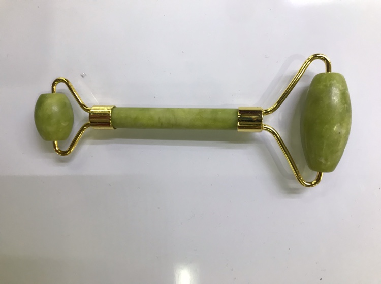玉滚轮，可按摩面部、眼睛嘴唇、前额、下巴，鼻侧等。