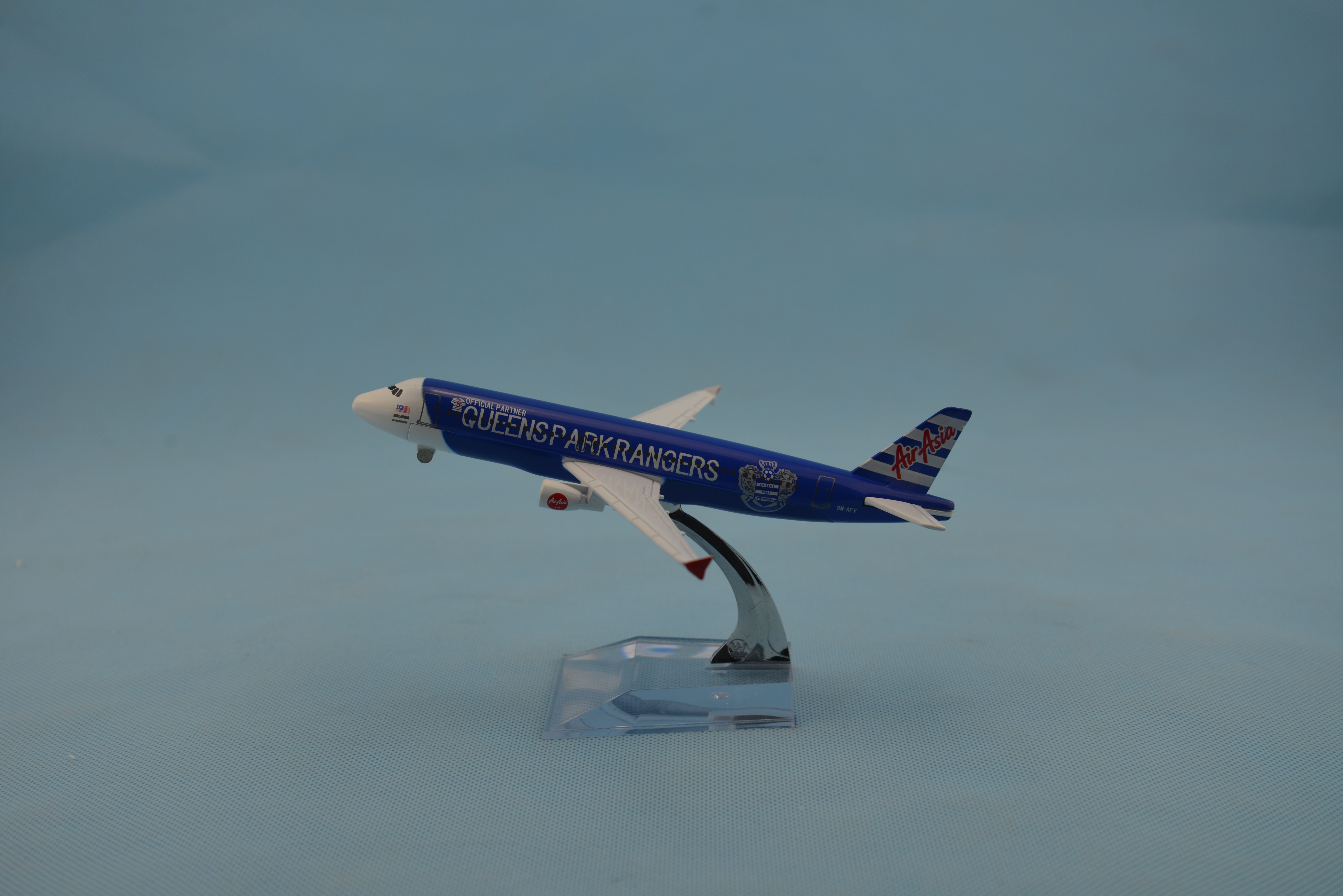 飞机模型（马来西亚亚洲航空A320蓝白色涂装）合金金属飞机模型详情图1