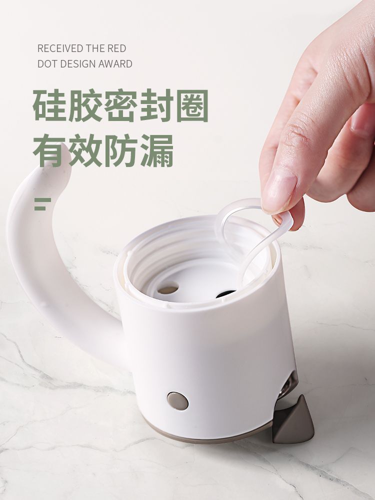 The automatic opening and closing graduated oil can is white Application Scenario