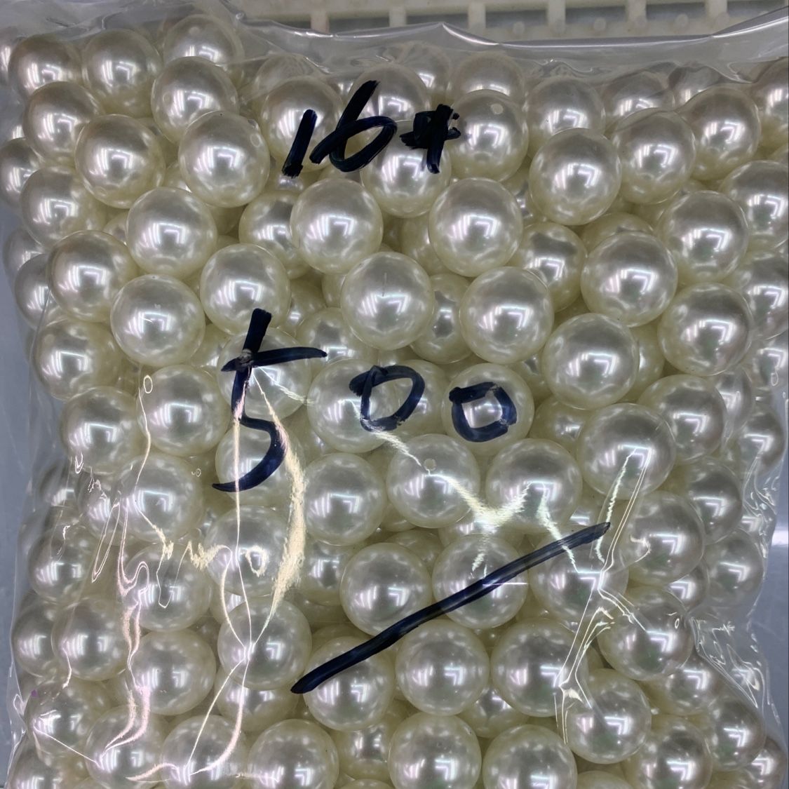 16 half-hole beige pearls