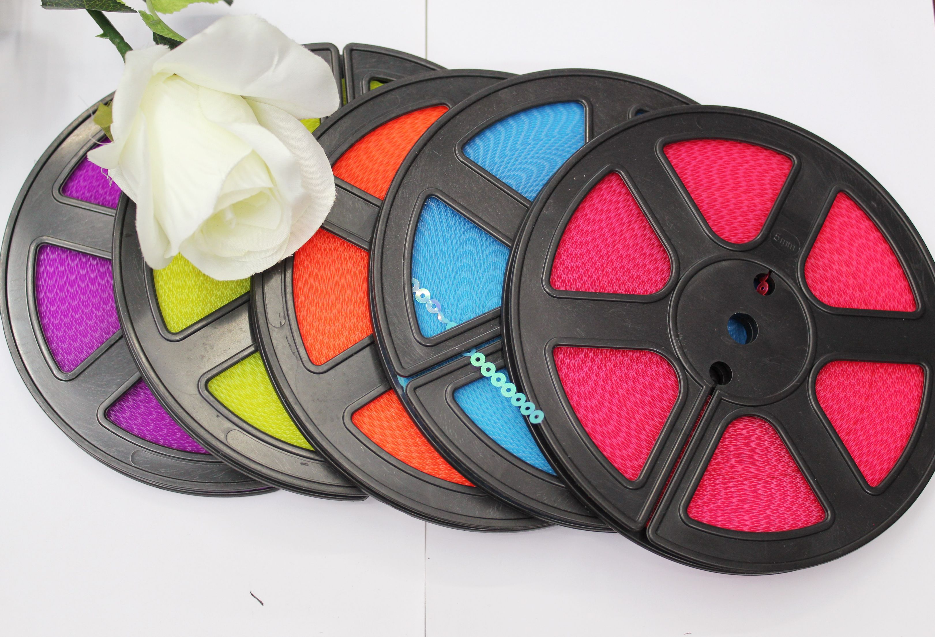 Manufacturer direct embroidery sequins double-sided embroidery sequins flip sequins custom style