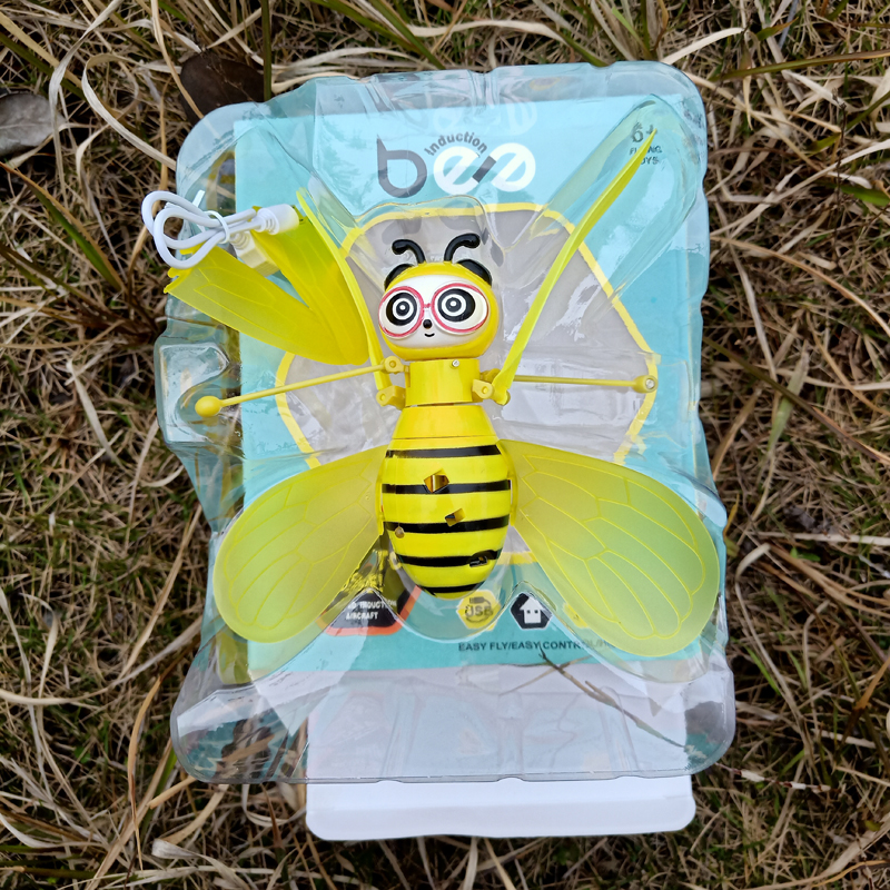 The new best-selling children's toy, the "Little Bee Sensing Aircraft", is a suspended charging "Little Flying Fairy" remote control helicopter detail image 1