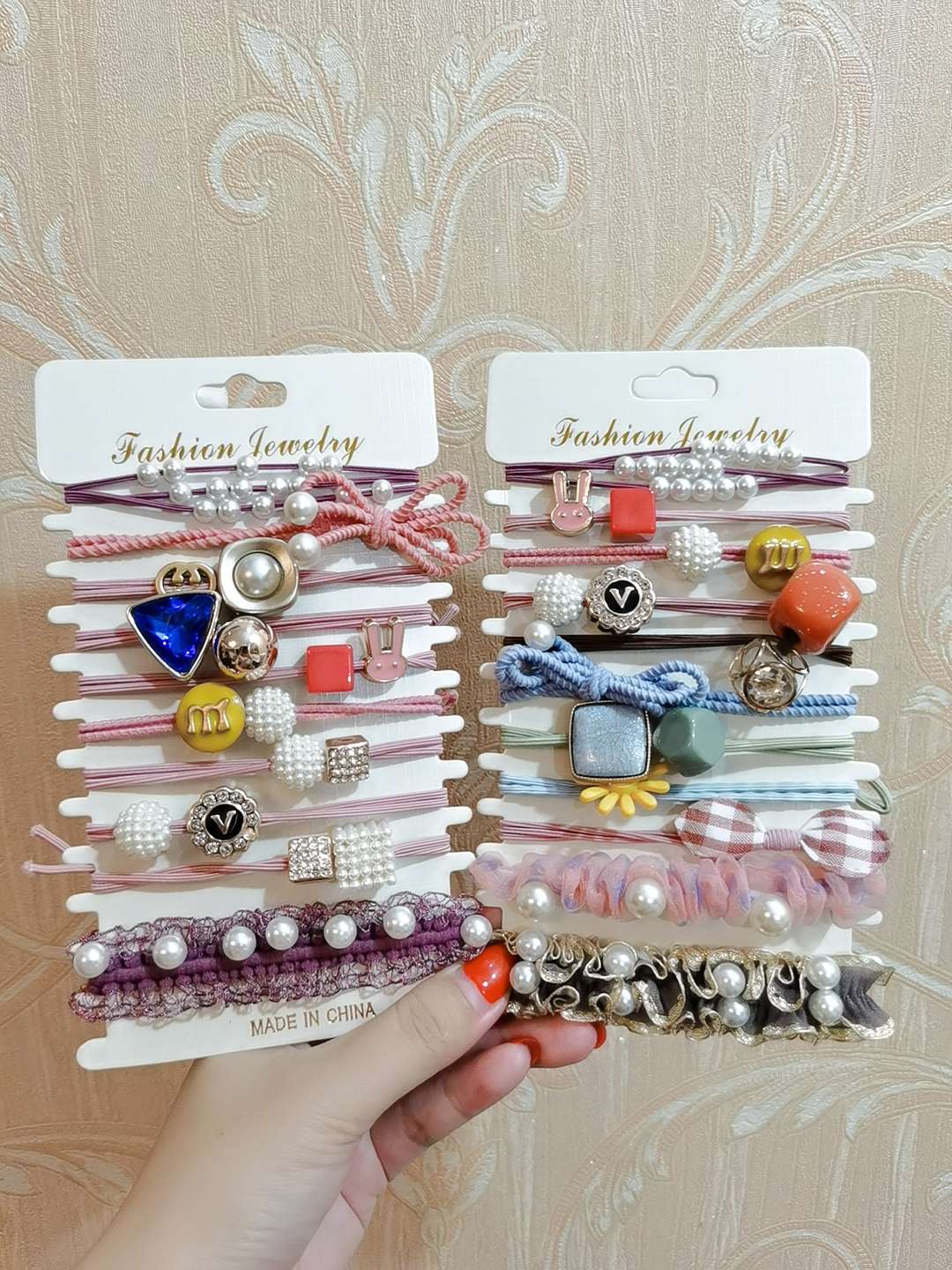 A perfect combination of accessory sets, hair clips and rubber bands, a best-selling product on cross-border e-commerce platforms such as Taobao and Pinduoduo undefined