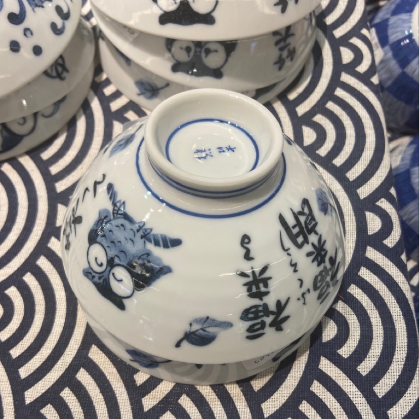 日本瓷碗笑图案图