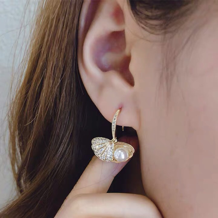 Exquisite Celebrity Earring 2020 New Korean Lady wind Shell eardrop high-end sense ear hook earring female thumbnail