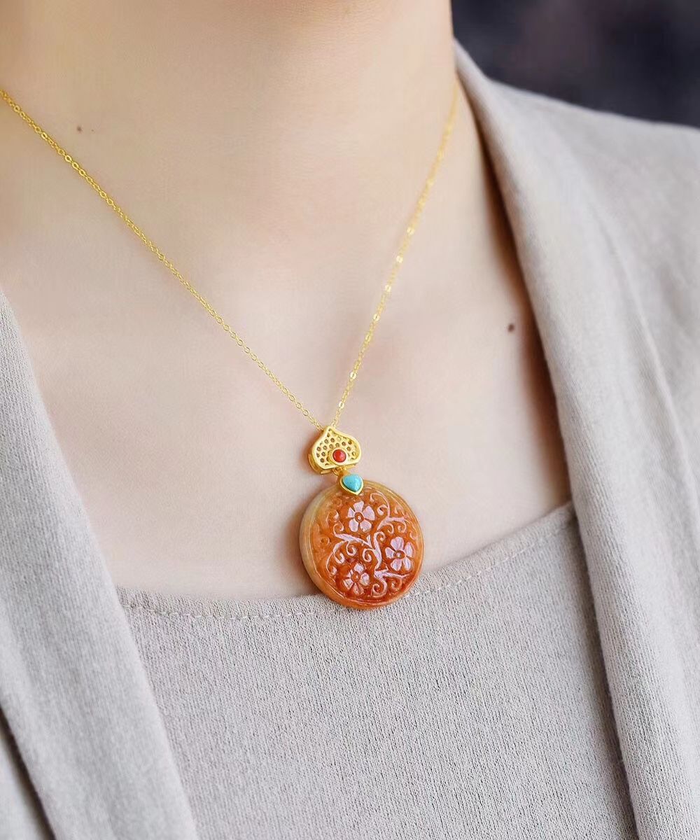 天然A货红翡翠雕刻藤蔓花 福字圆牌 红润细腻细节图