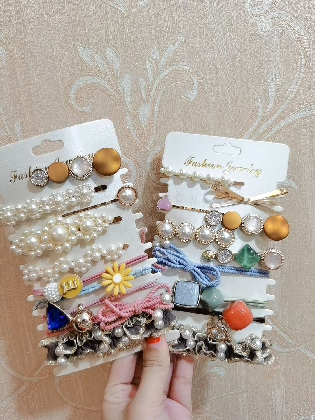 A perfect combination of accessory sets, hair clips and rubber bands, a best-selling product on cross-border e-commerce platforms such as Taobao and Pinduoduo undefined