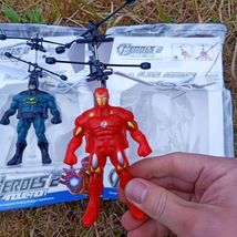 感应复仇者联盟钢铁侠 飞行器美国队长小飞机 儿童遥控发光玩具