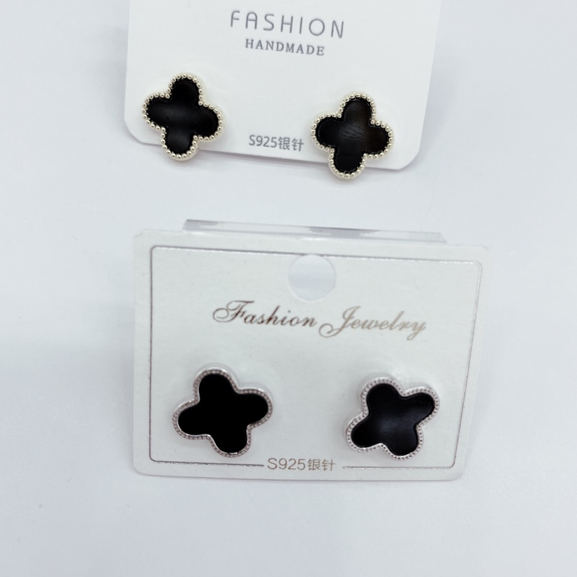 Four-Leaf Clover Silver Needle Gold Earrings