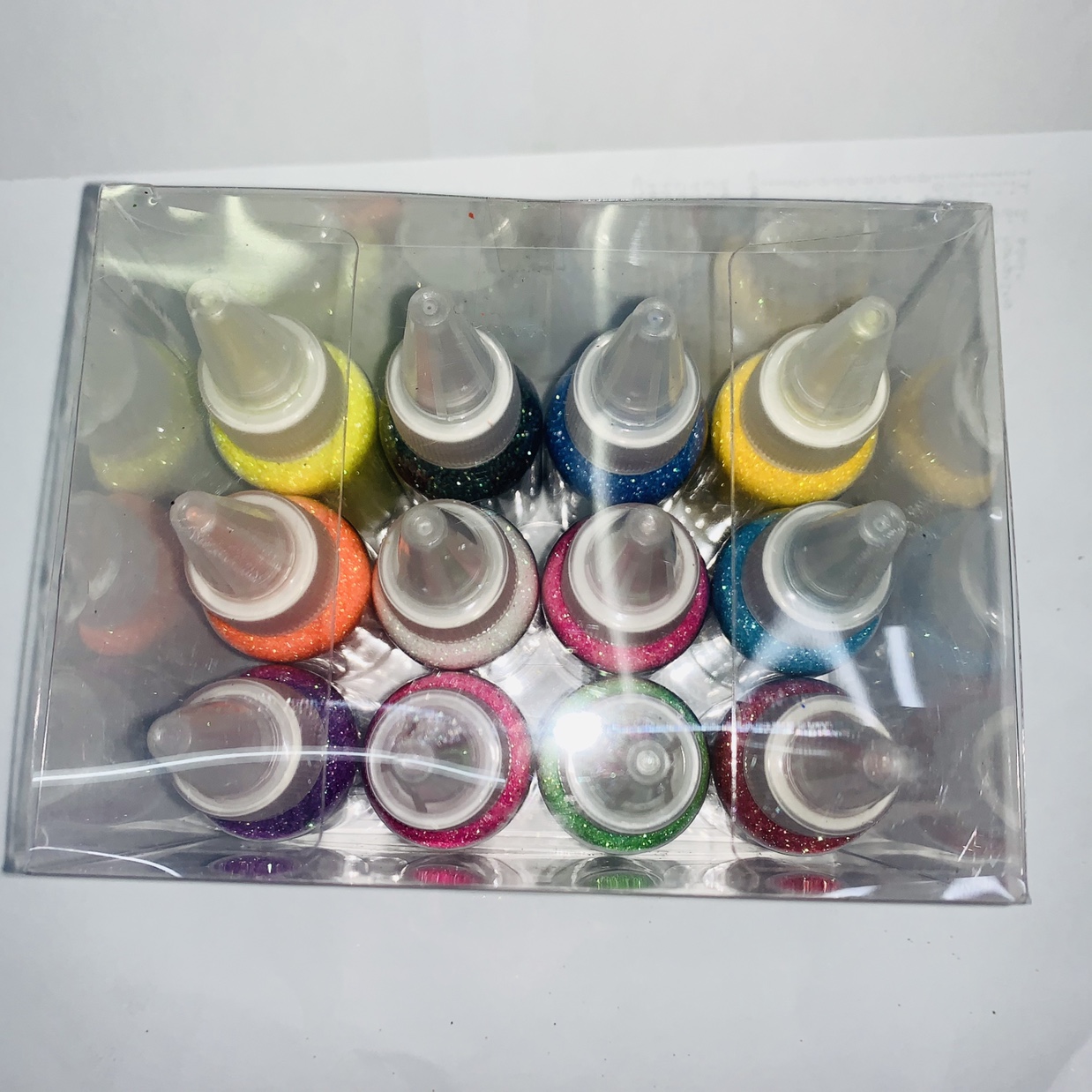 The pointed lid is covered with colored powder Application Scenario