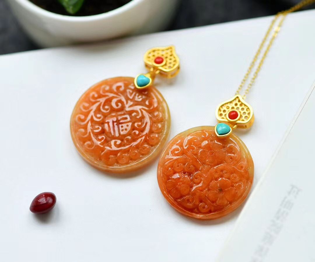 天然A货红翡翠雕刻藤蔓花 福字圆牌 红润细腻产品图