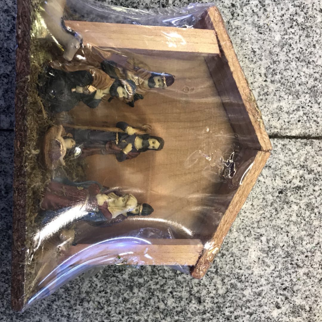 Manufacturers Wholesale Resin Wood Material Handicraft Religious Series Products details Picture