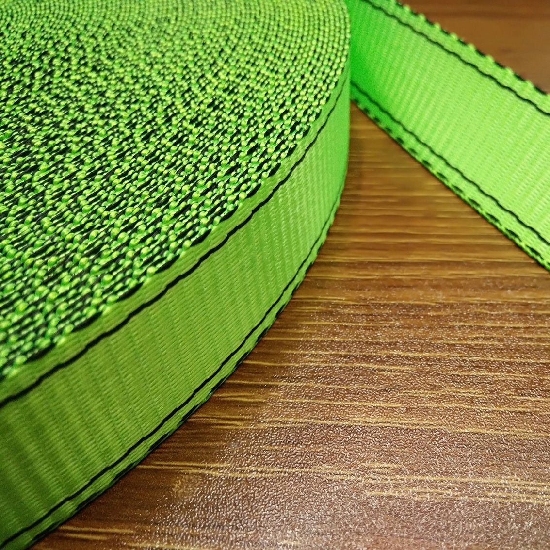 Factory direct sales of 2.5cm pet leash webbing fluorescent green polyester high-strength webbing tensioner for export to Europe and America details Picture