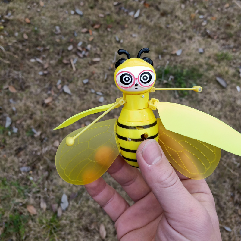 The new best-selling children's toy, the "Little Bee Sensing Aircraft", is a suspended charging "Little Flying Fairy" remote control helicopter detail image 4