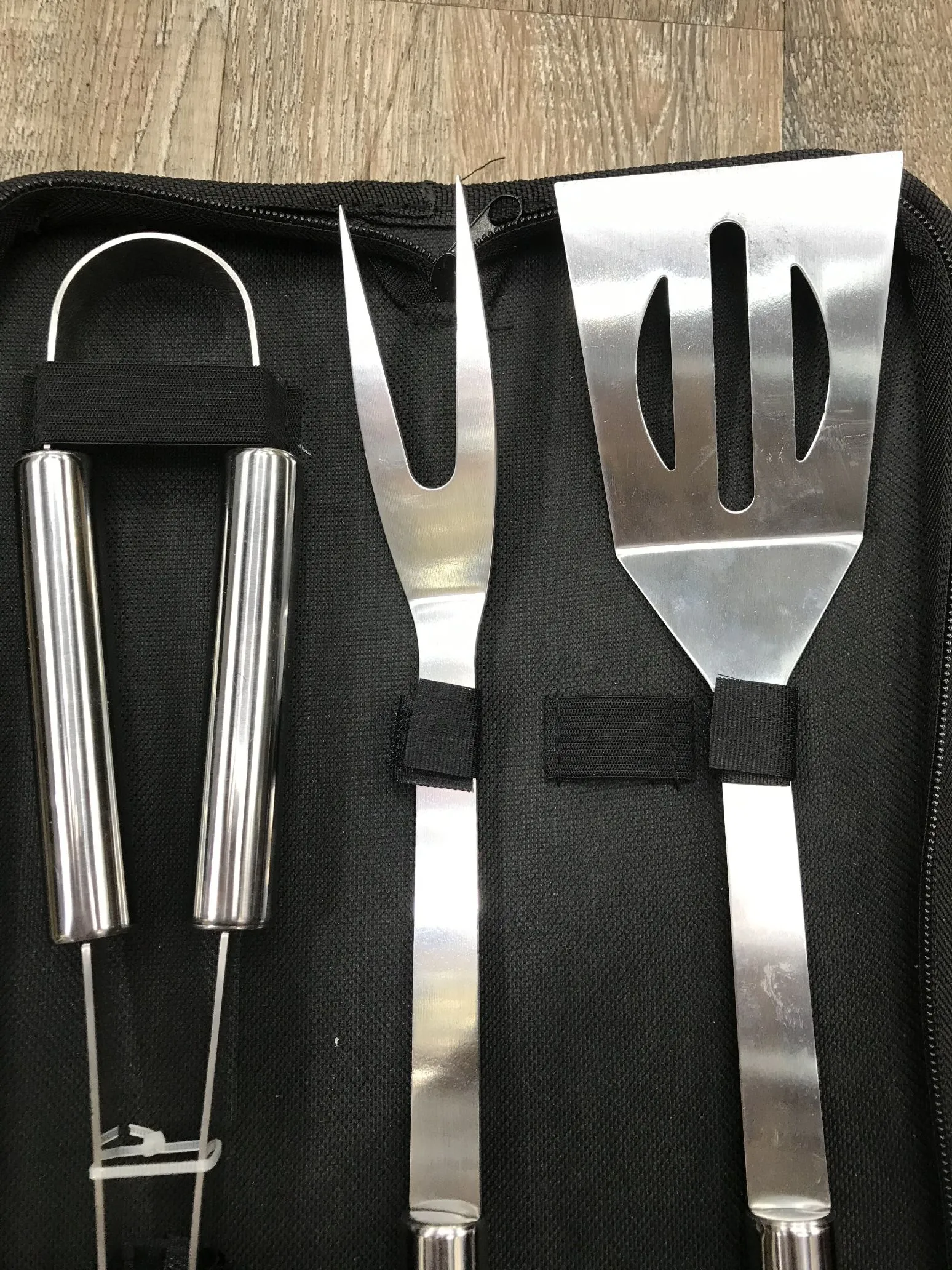 Three-piece set of outdoor household barbecue tools: barbecue spatula, barbecue fork, barbecue tongs, and barbecue tool cloth bags detail image 2