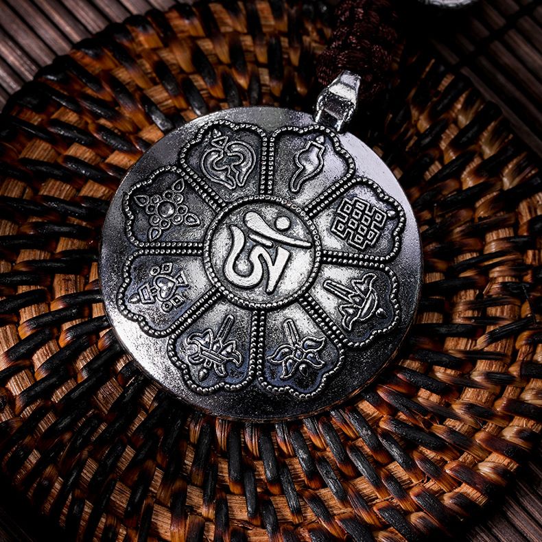 Factory direct sales of small gifts, ornaments, pendants, ethnic Tibetan ornaments, religious ritual implements, waist tags and amulets for tourist areas details Picture