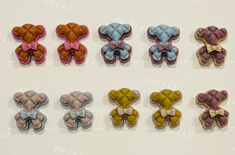 Cute tie bear ~ DIY resin patch cute shoe flower, mobile phone shell accessories, buttons, hats, clothing accessories, stationery SMT