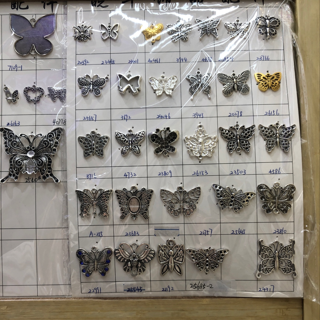 Zinc alloy butterfly pendant for bracelet necklace earring accessories thumbnail