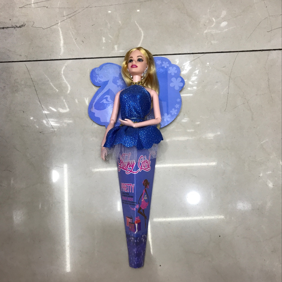 冰淇淋蓝色娃娃图