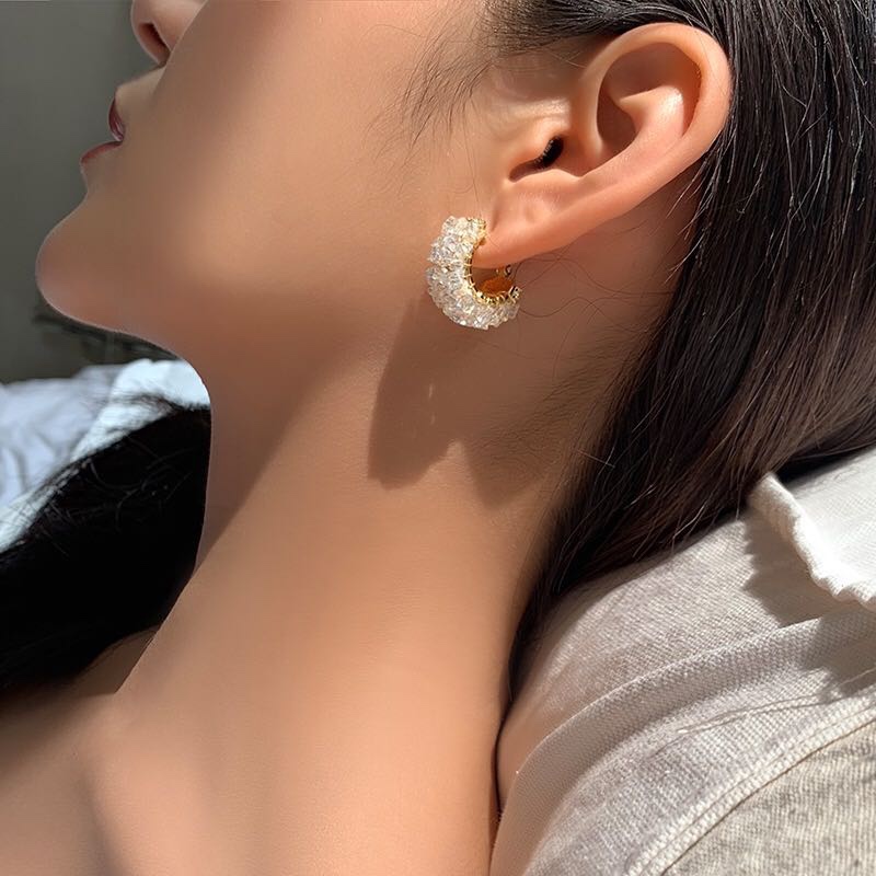 Super fairy crystal, elegant and stylish ear loops and ear buckles, fashionable and popular, simple and unique earrings, 2020 new style earrings for women