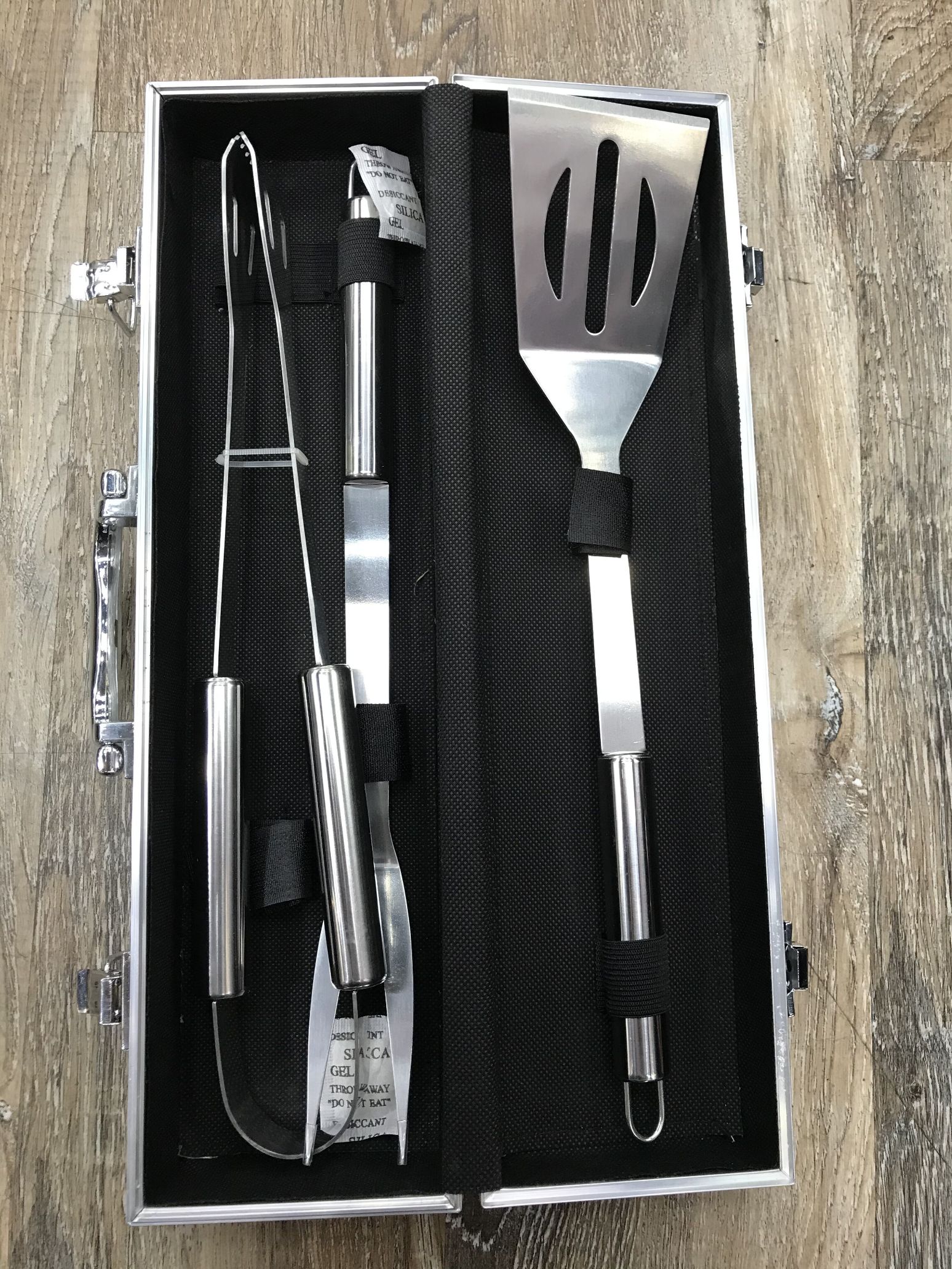 Outdoor household barbecue tools: barbecue spatula, barbecue fork, barbecue tongs, barbecue tool aluminum box three-piece set