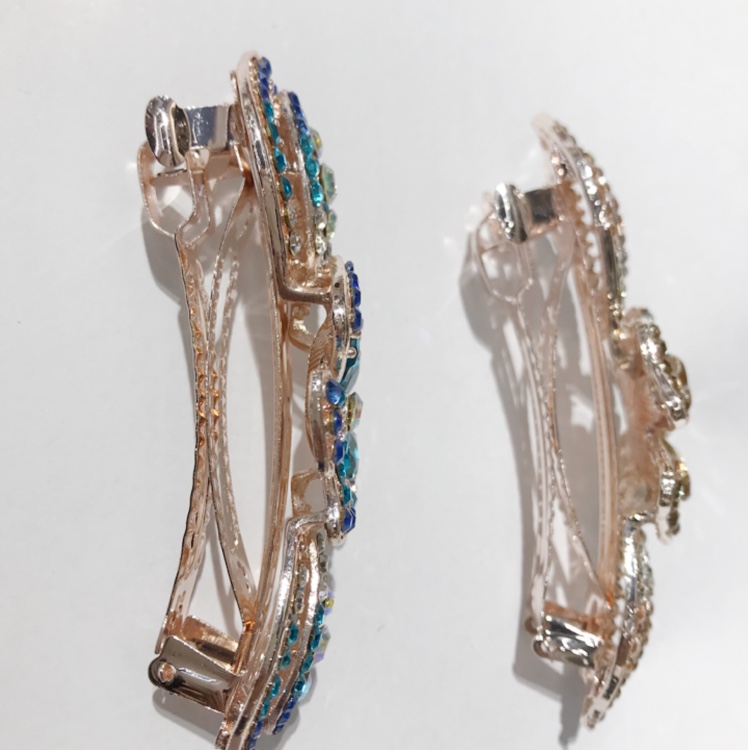 Crystal glass hair clips sell very well. Multi-diamond hair clips are best-selling jewelry from Europe and America Specification image