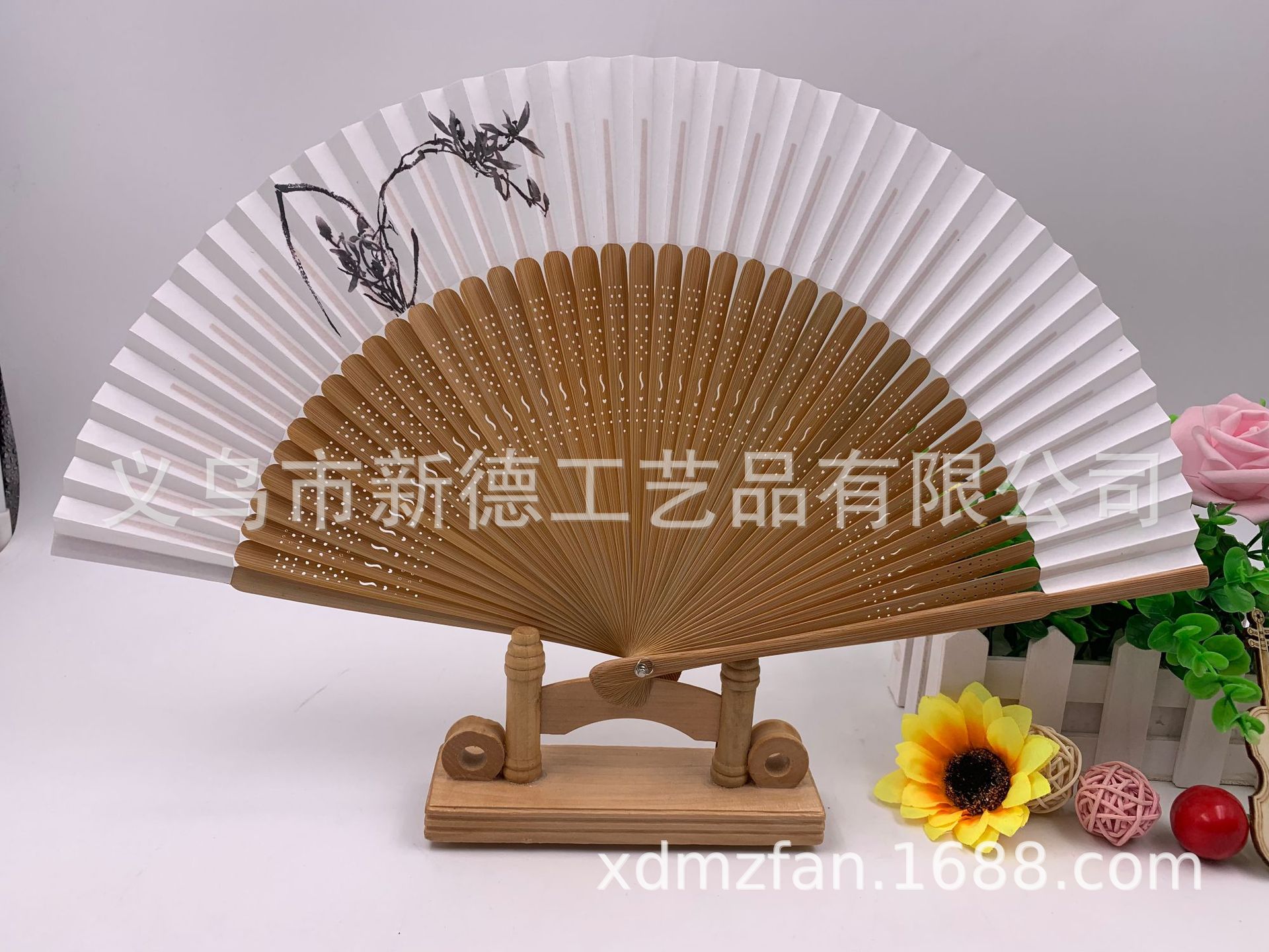 爆款折扇  *新品男式双面穿扇*  精品扇  高档礼品扇  水墨画折扇  批发产品图