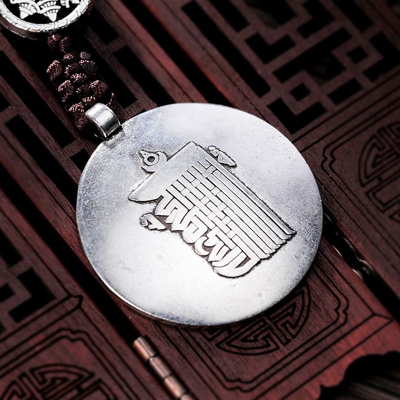 Cross-border exclusive religious ritual implements, amulets, pendants, ethnic-style Nine Palaces and Eight Trigrams, car decorations, peace amulets Application Scenario