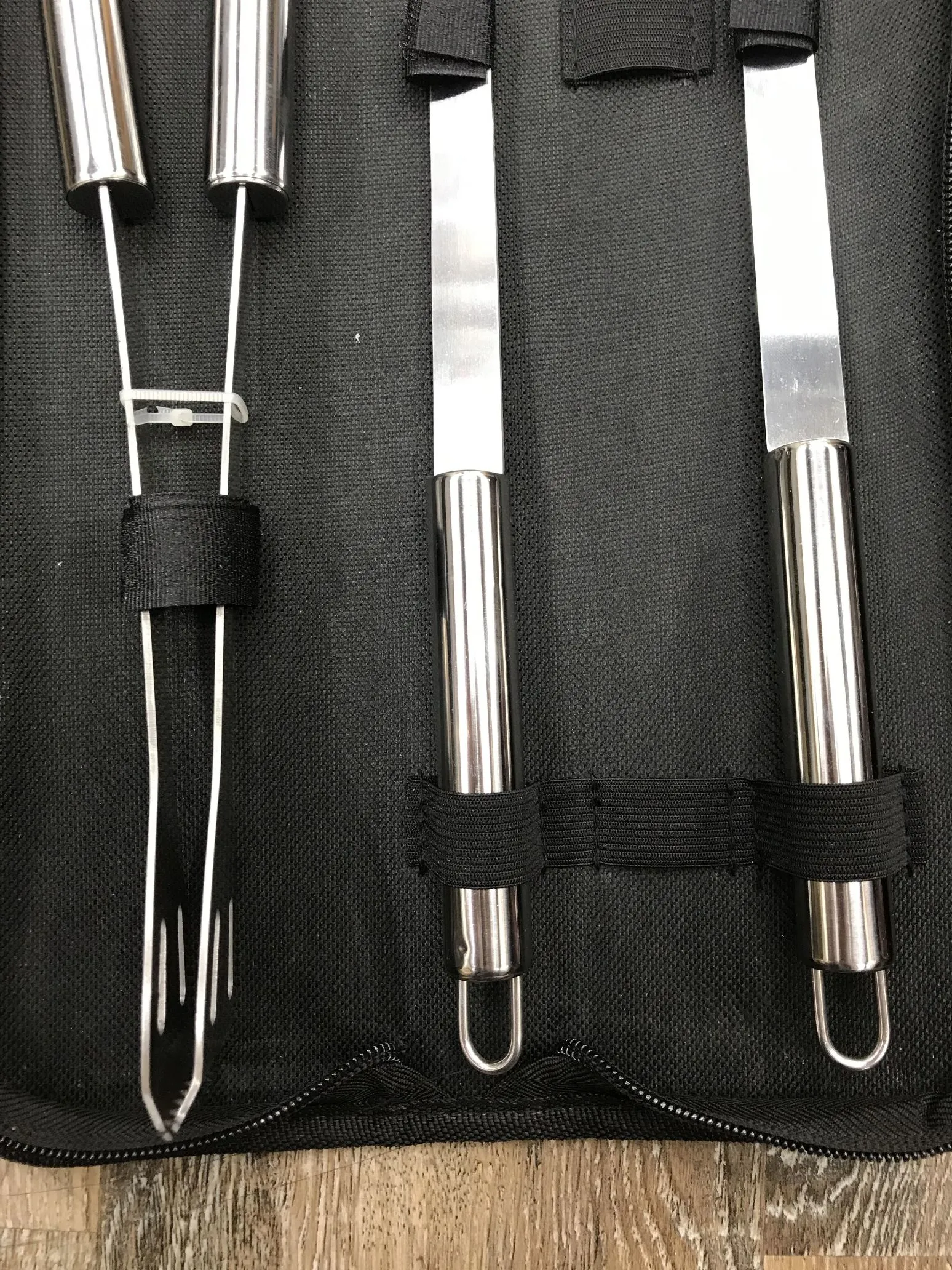 Three-piece set of outdoor household barbecue tools: barbecue spatula, barbecue fork, barbecue tongs, and barbecue tool cloth bags detail image 3