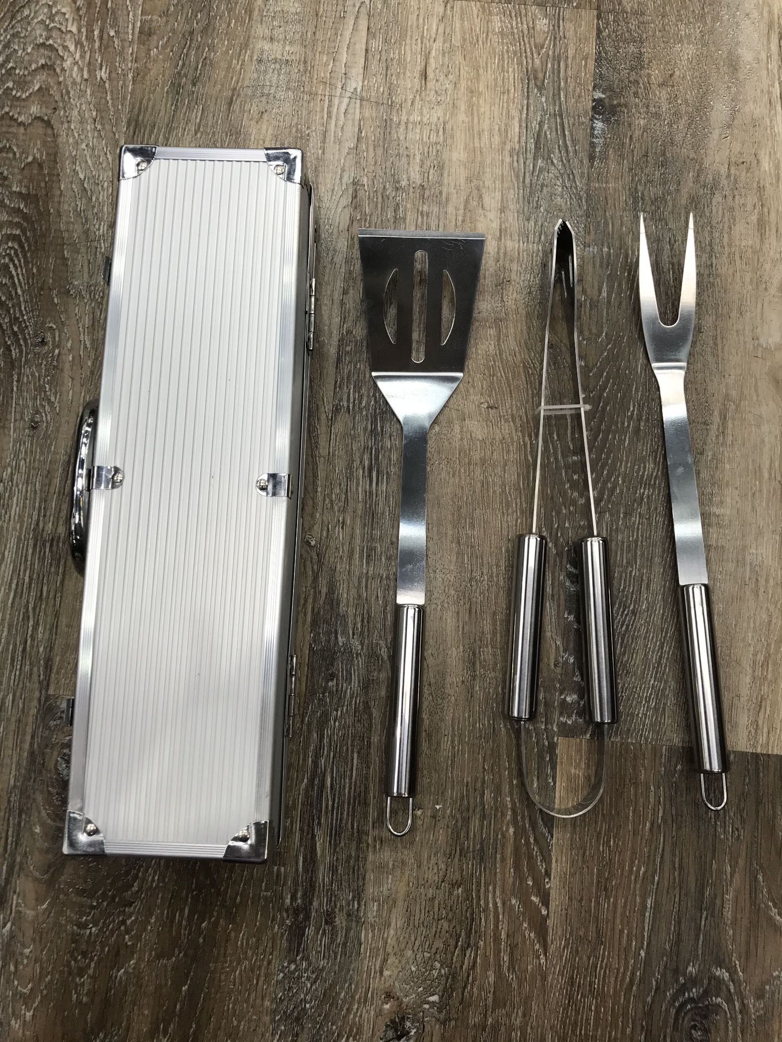 Outdoor household barbecue tools: barbecue spatula, barbecue fork, barbecue tongs, barbecue tool aluminum box three-piece set Specification image