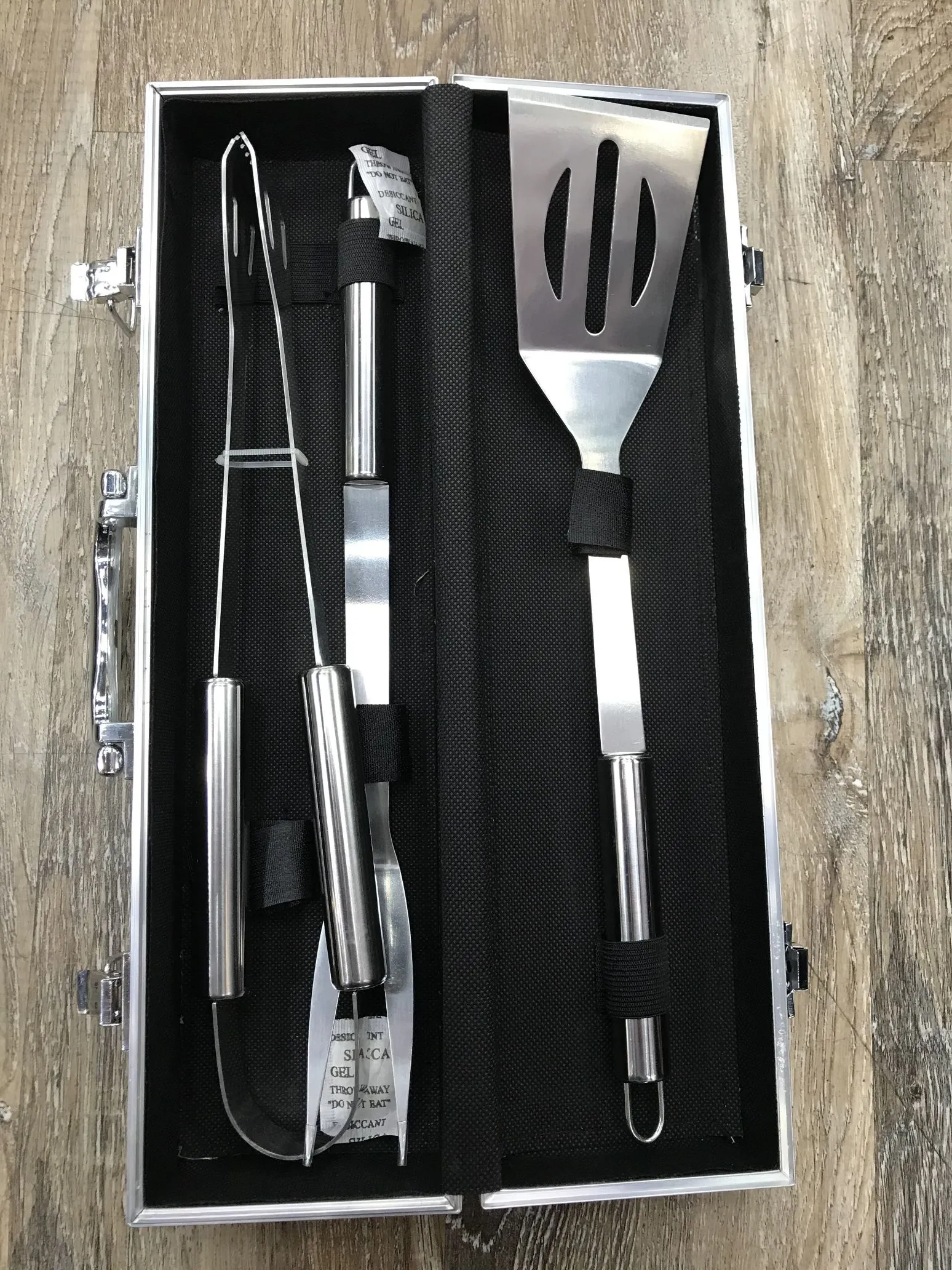 Outdoor household barbecue tools: barbecue spatula, barbecue fork, barbecue tongs, barbecue tool aluminum box three-piece set detail image 1