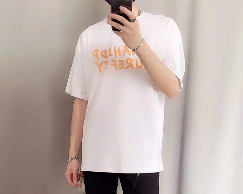 A new summer collection of short-sleeved T-shirts for men, a trendy, loose, ice-silk, Hong Kong-style half-sleeved men's summer wear details Picture